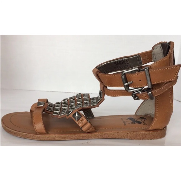 New Circus Sam Edelman Macy Gladiator Metal Antique Studs Leather Women Sandal 6 - Picture 2 of 9